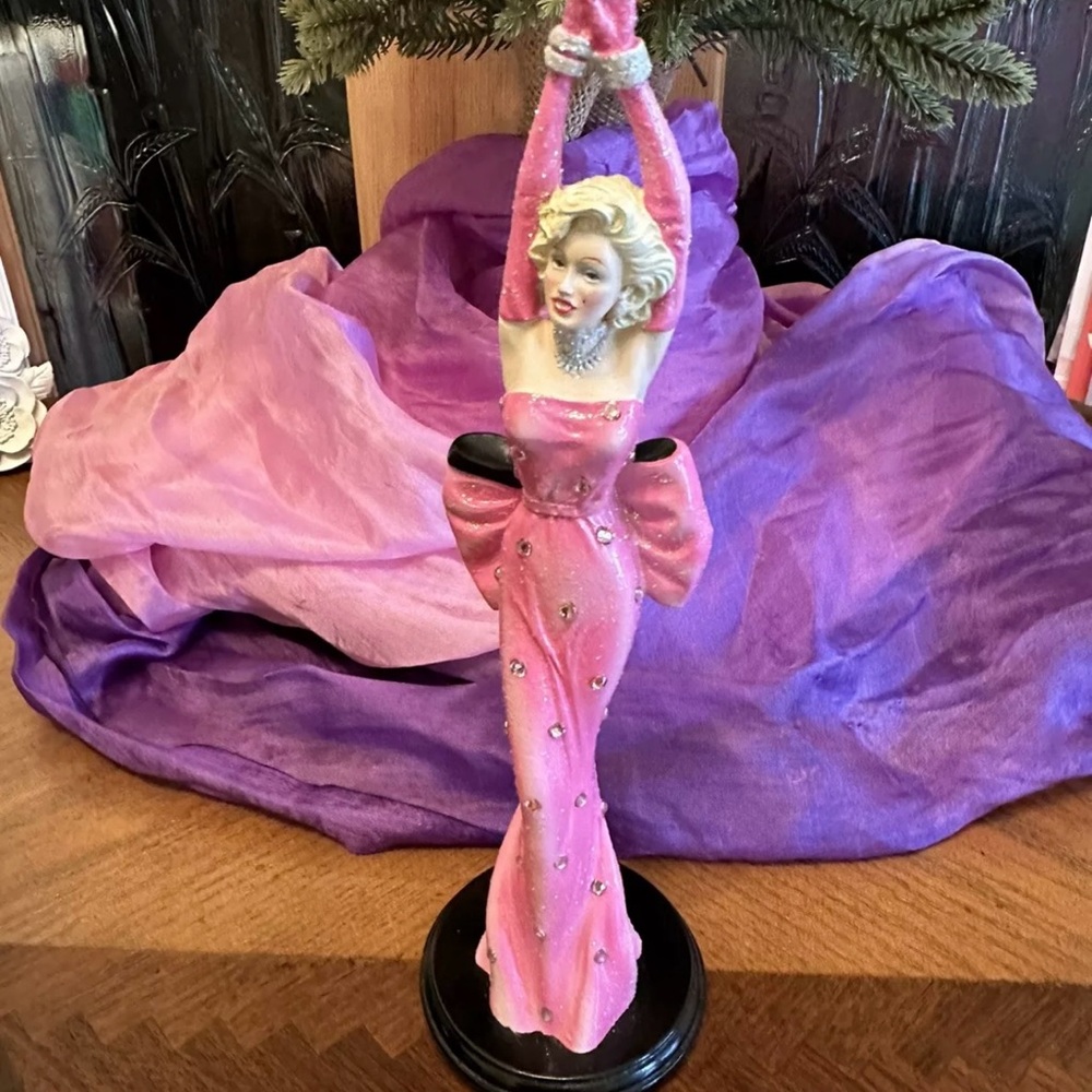 Marilyn Monroe Crystal Reflections Figurine by the Hamilton Collection - Picture 13 of 13